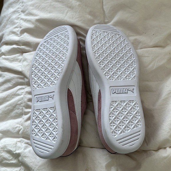 NWT SIZE 7 Elderberry Puma Sneakers - Picture 3 of 4